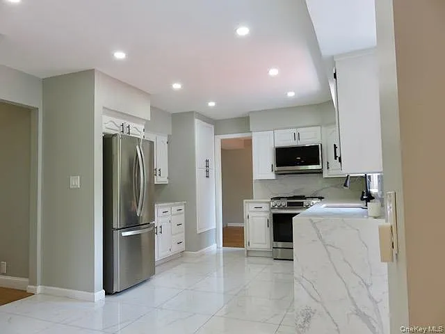 10 Elderwood Ln — Photo 3
