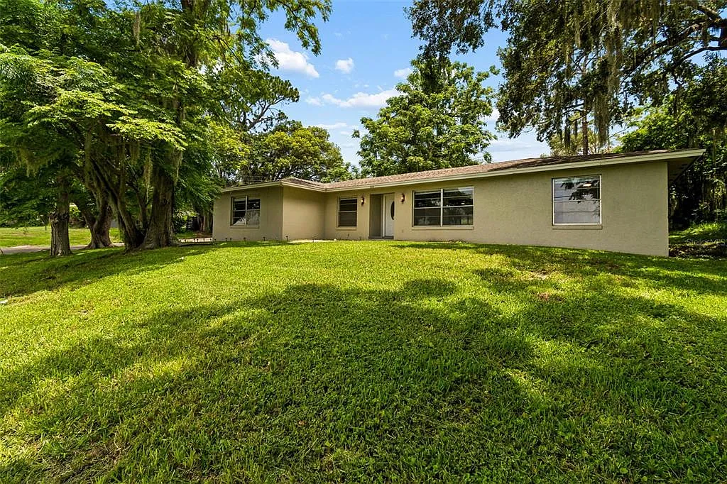 3 bed, 2.5 bath, 1707 sqft, $2,400 — Photo 2
