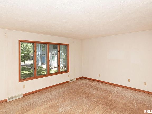 5th image of 4221 172nd St N