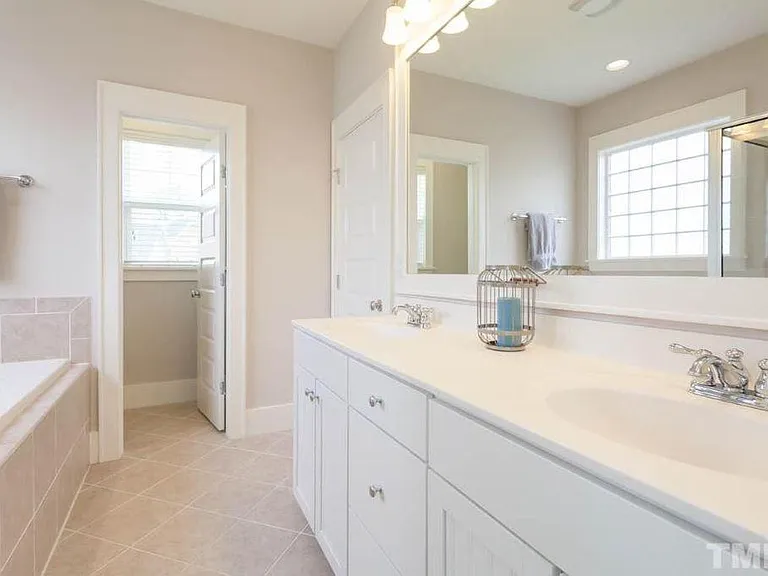 Master bath boasts large walk-in-closet.