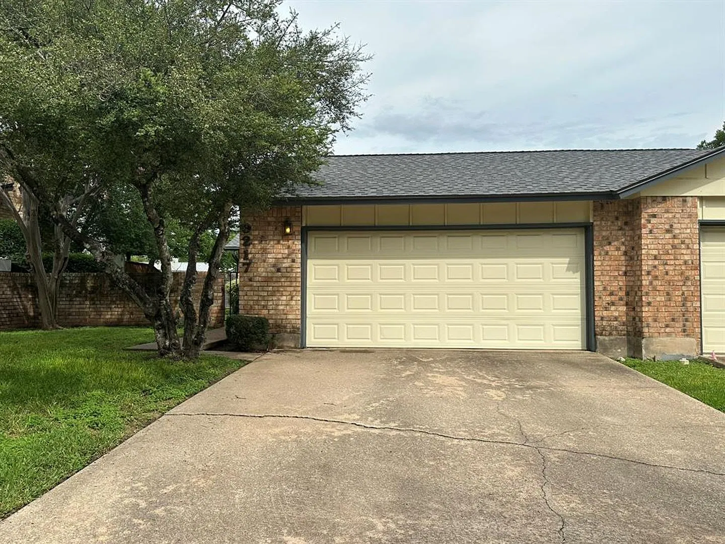 9217 Singing Quail Dr 78758 | 2 Bedroom 2 Bath 2 Car Garage $2195 — Photo 4
