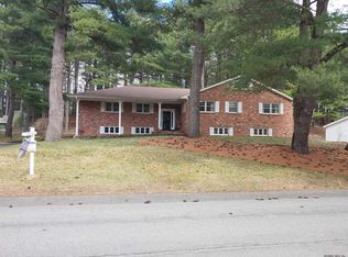 3 Denny Rd, Guilderland, NY 12084