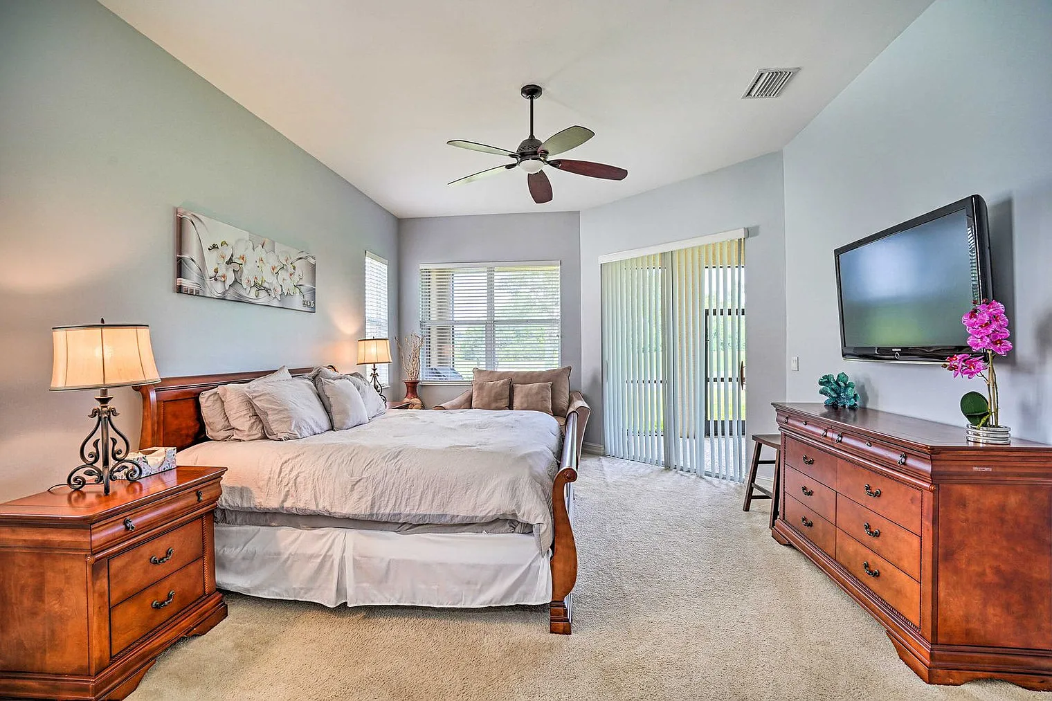 3 bed, 2.0 bath, 2066 sqft, $5,870 — Photo 4