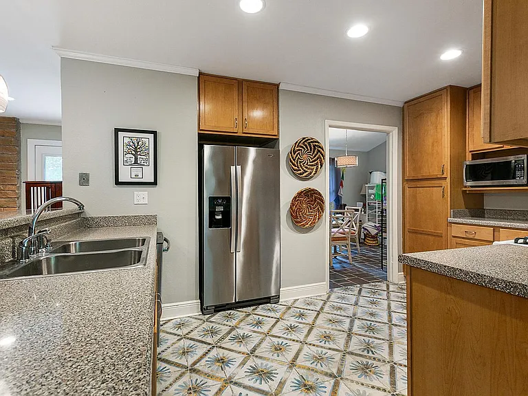 111 Camellia Dr — Photo 6
