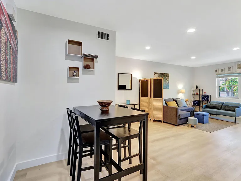 2426 SE 17th St #305 — Photo 9