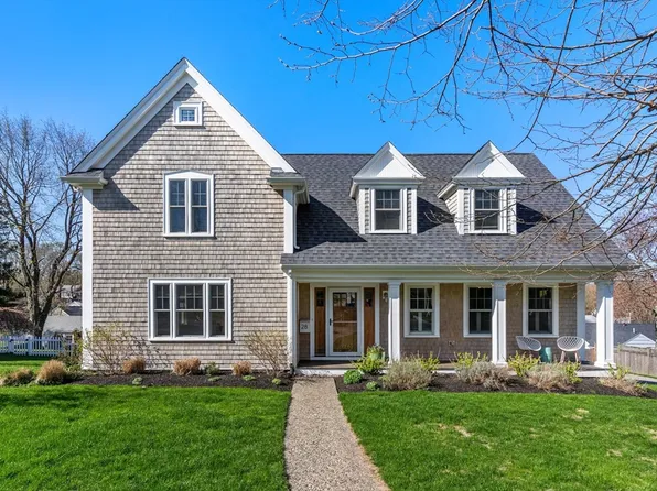 28 Fairview St, Hingham, MA 02043