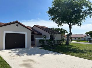 45 Columbia Ct, Deerfield Beach, FL 33442