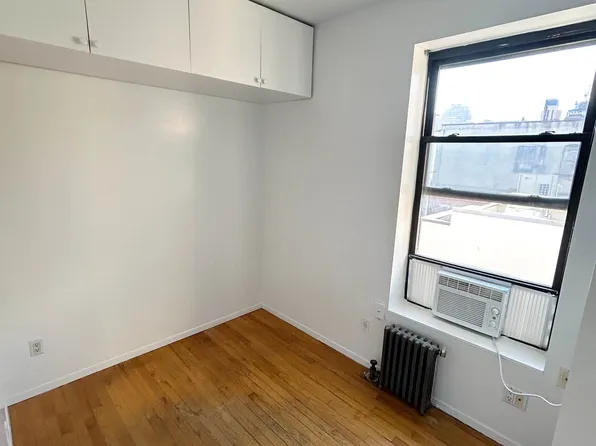 50 Macdougal Street image 9 of 10