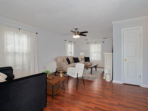 2nd image of 104 Chenoweth Ln