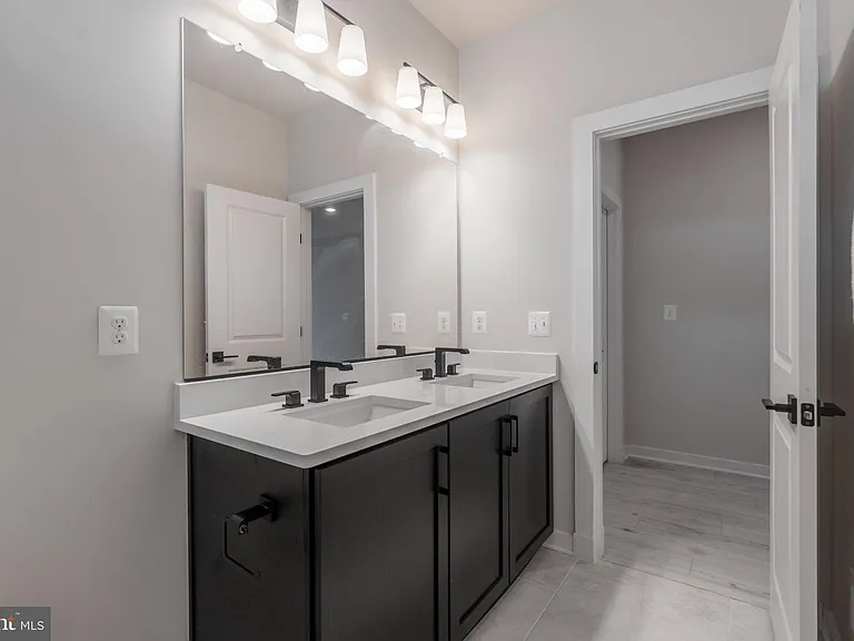 402 Meadow Creek Dr — Photo 14