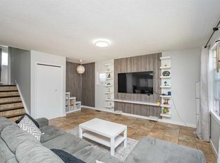 123 E Castleglen Rd NE, Calgary, AB T3J 1P2