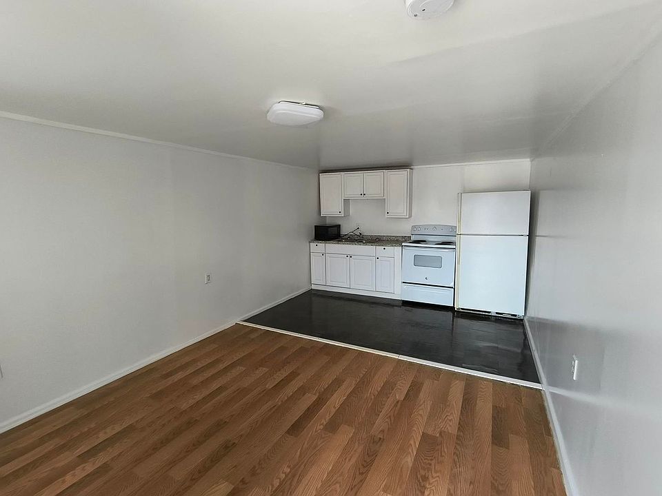 2nd image of 603 W Avenue L