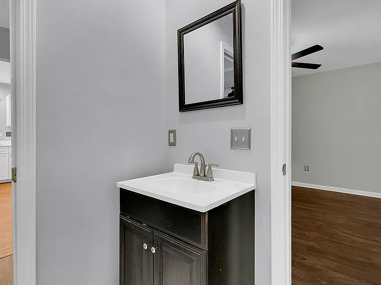 2117 Kings Gate Ln — Photo 13