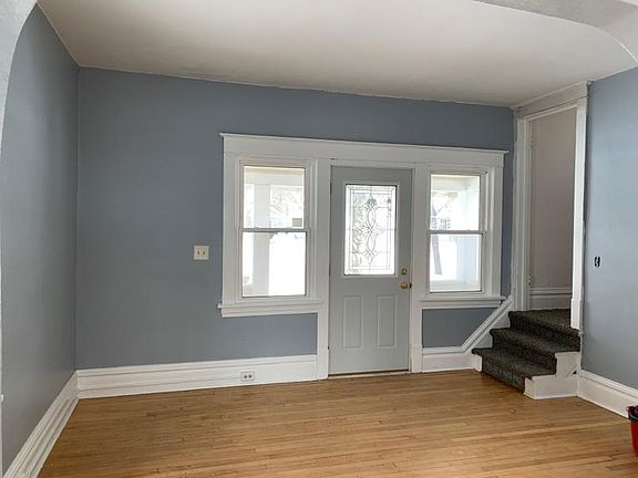 4th image of 834 31st Ave N