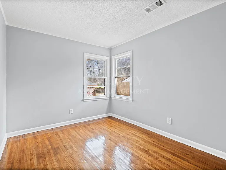 2185 Slocum Ave — Photo 12