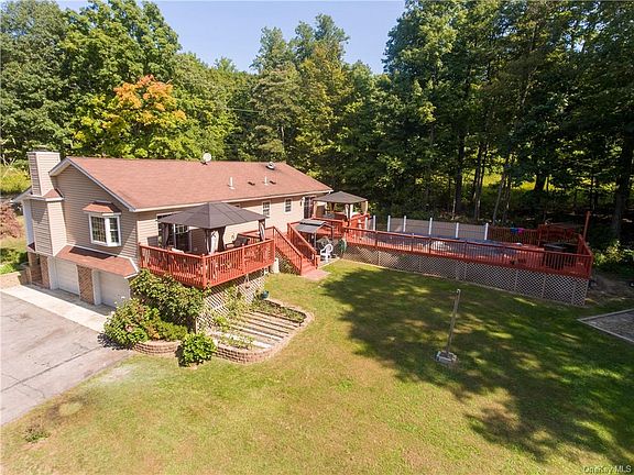 3rd image of 82 Weyants Ln