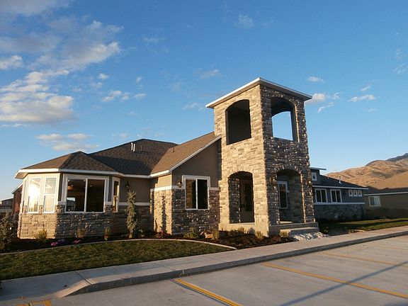 Clubhouse Now Open