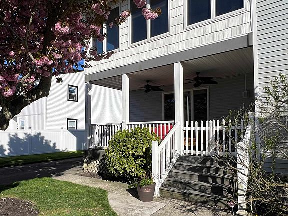 2nd image of 430 Canterbury Ct #1