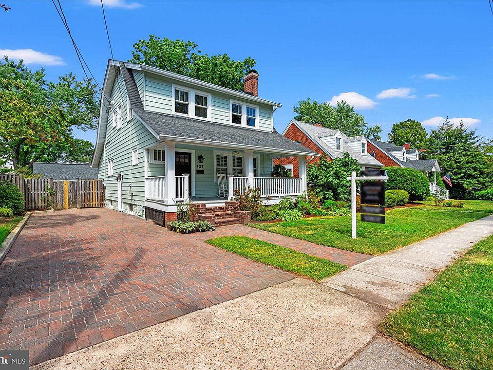 1st image of 107 W Luray Ave
