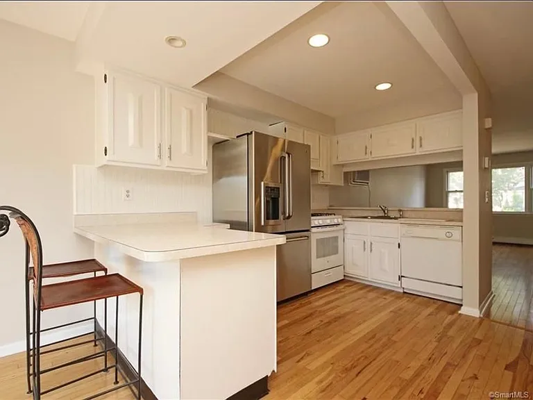 2030 Kings Hwy — Photo 7