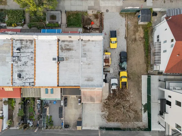 2924 Gerritsen Avenue image 16 of 25