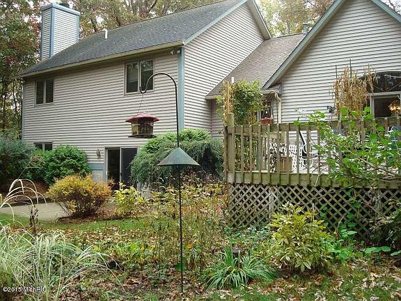 3rd image of 3162 N Riverwood Dr