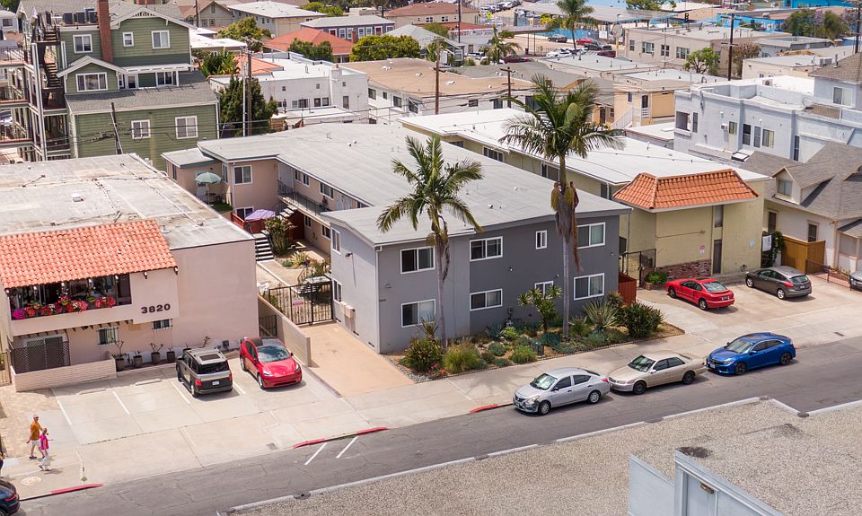 Aerial view of front of property (8 units)
