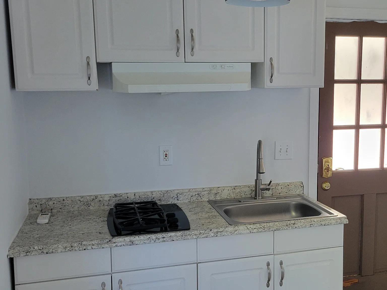Studio, 400 sqft, $1,900 — Photo 3