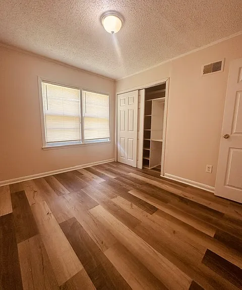 4051 Southlawn Ave — Photo 8