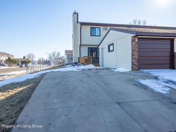 609 29th St W, Dickinson, ND 58601