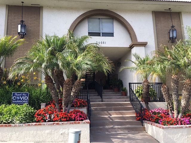 La Cresta Apartment Homes Entrance