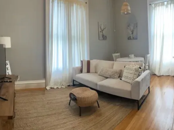 420 E Merrimack St APT 4, Lowell, MA 01852