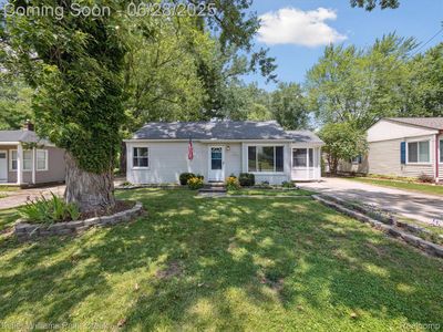 7447 Crissman St, Utica, MI, 48317