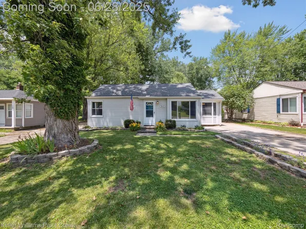 7447 Crissman St, Utica, MI 48317