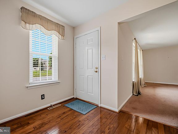 4th image of 102 Avignon Ct