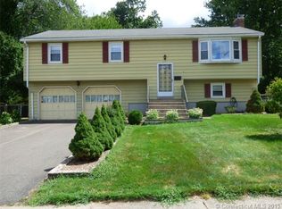 4 Echo Ln, West Hartford, CT 06107