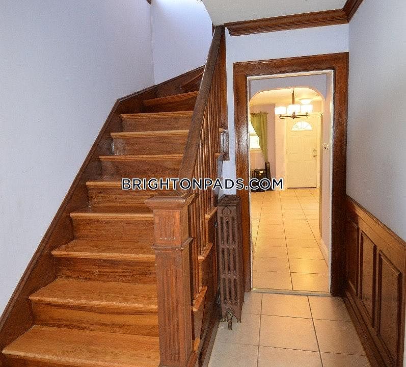 2nd image of 52 Lane Park APT 1