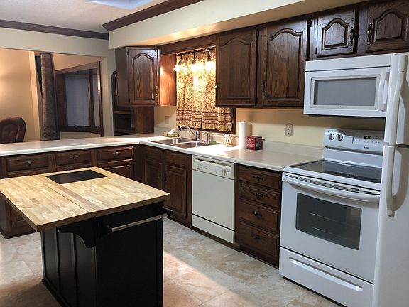 3rd image of 108 N Oak St