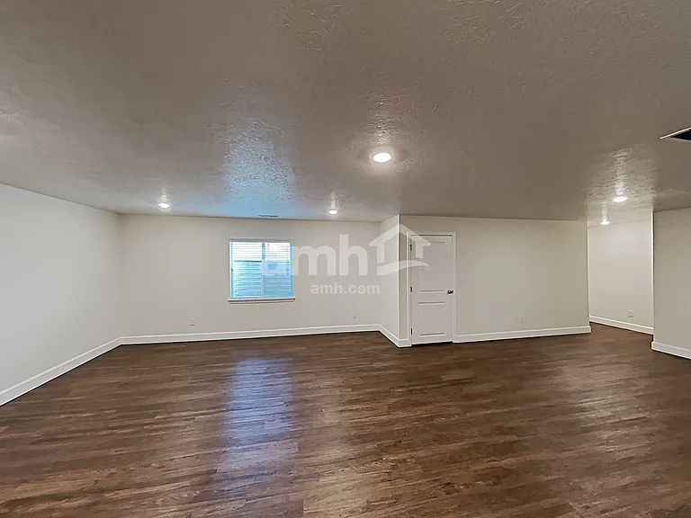 2992 S Village Dr — Photo 24