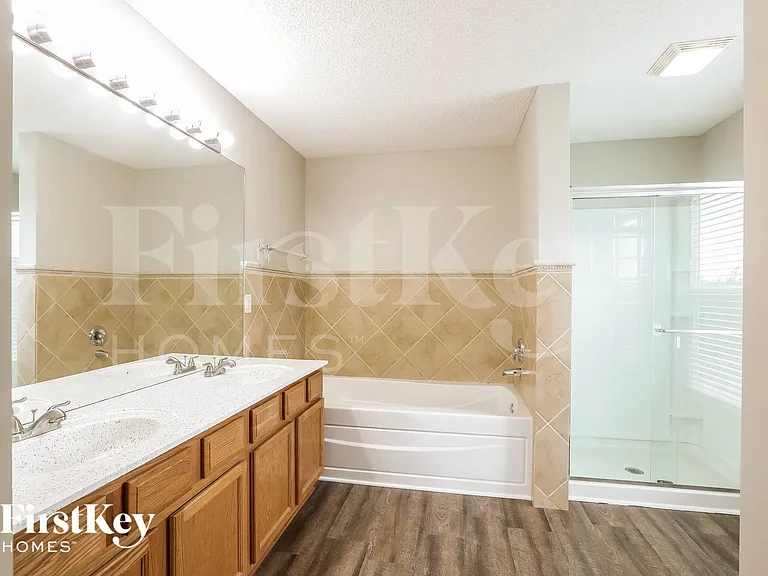 4832 NE 79th St — Photo 12