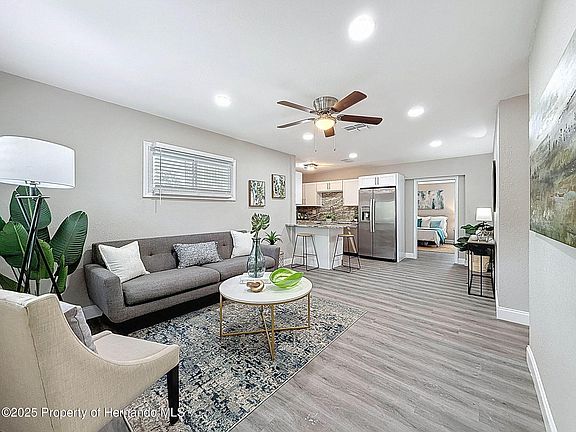 3rd image of 6001 1st St NE