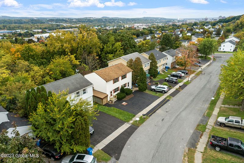 5th image of 9 Limerick Drive