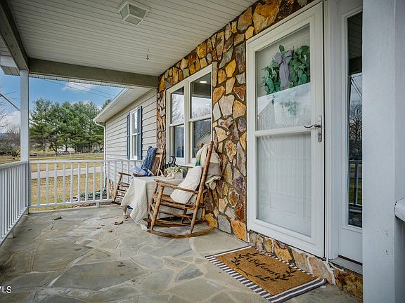 4th image of 289 Wilson Ave
