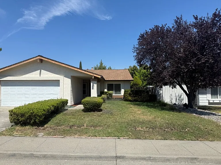 2766 Applewood Dr — Photo 4