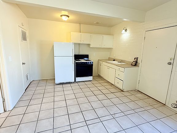 3rd image of 240 W Sahuaro St #15