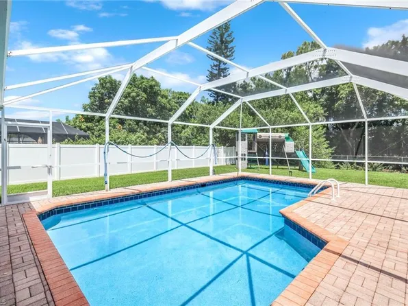 539 Cypress WAY E, NAPLES, FL 34110