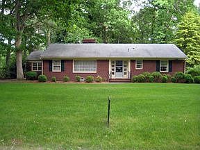 1st image of 124 Longwood Dr