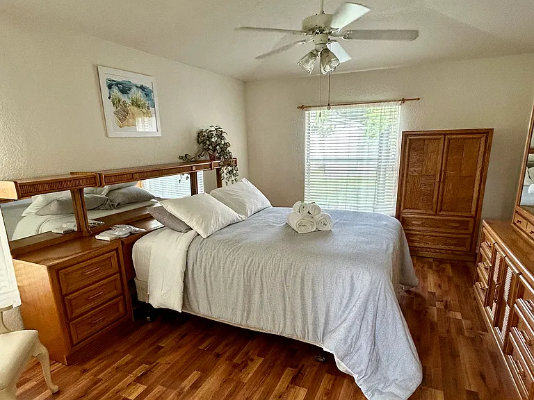 Master Suite Bedroom - Queen Bed private shower and garden tub