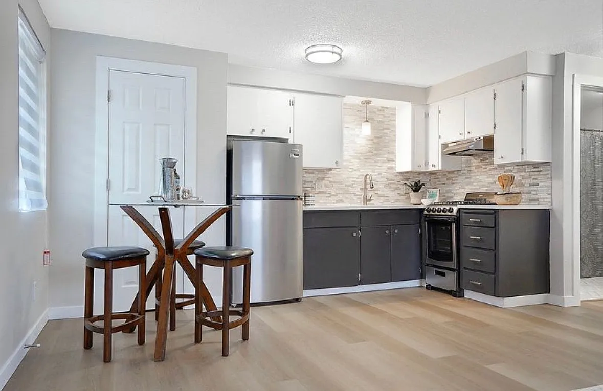 2347 Lee St SE — Photo 1