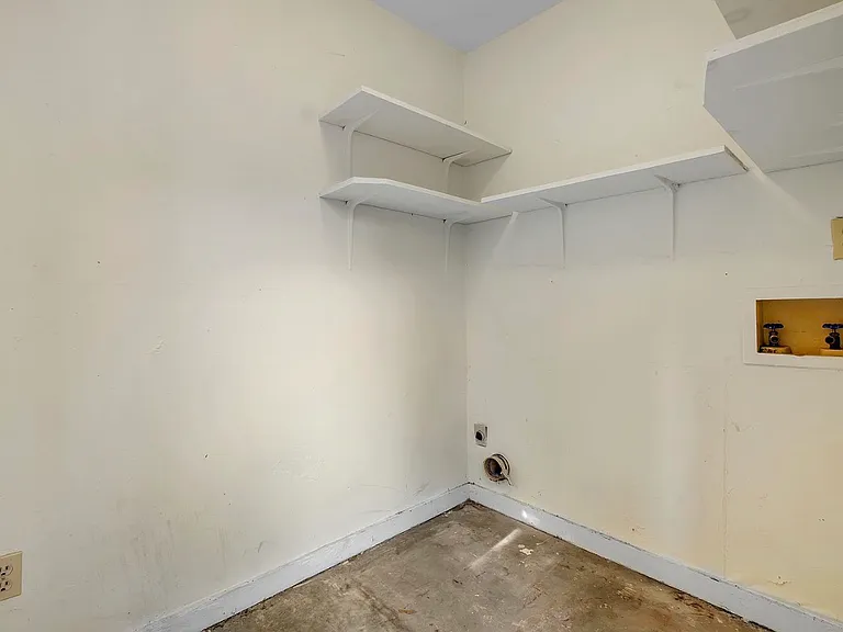 Wren Hollow Dr — Photo 20